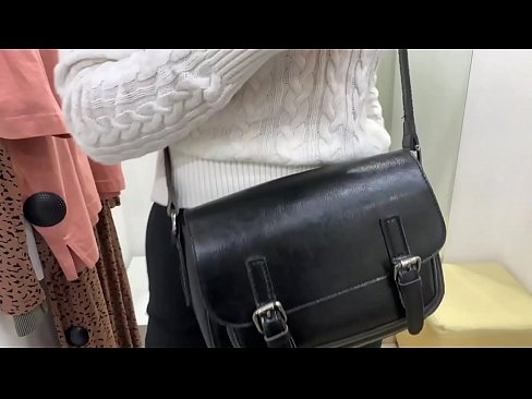 ❤️ Almenn sjálfsfróun ungrar tíkar FeralBerry með dildó í mátunarklefa ❤️ Klámmyndband hjá okkur is.appassistance.ru ﹏